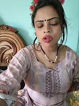 Snapshot of Beauty-3 chatting on 07/13/26, 05:40 Beauty-3 online show from 07/13/26, 05:40
