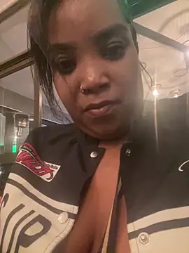 Snapshot of friendlybitch22 chatting on 03/19/26, 10:54 friendlybitch22 online show from 03/19/26, 10:54