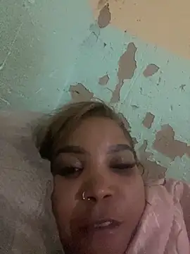 Snapshot of friendlybitch22 chatting on 04/11/26, 02:41 friendlybitch22 online show from 04/11/26, 02:41