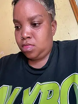 Snapshot of friendlybitch22 chatting on 04/02/26, 08:10 friendlybitch22 online show from 04/02/26, 08:10