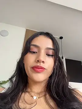 Mia-villalobos online show from 06/04/26, 02:22