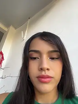 Mia-villalobos online show from 06/02/26, 12:05