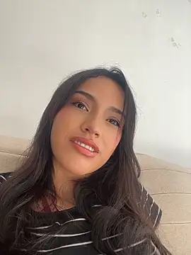 Mia-villalobos online show from 06/17/26, 01:43