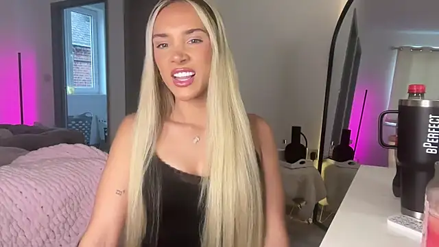 Snapshot of Naughtyblondex chatting on 06/21/26, 07:52 Naughtyblondex online show from 06/21/26, 07:52