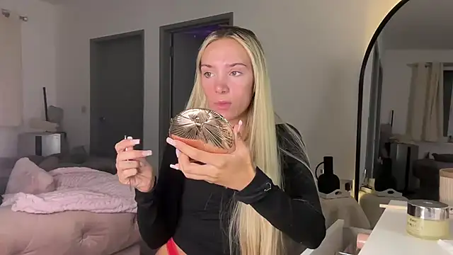 Snapshot of Naughtyblondex chatting on 07/02/26, 11:11 Naughtyblondex online show from 07/02/26, 11:11