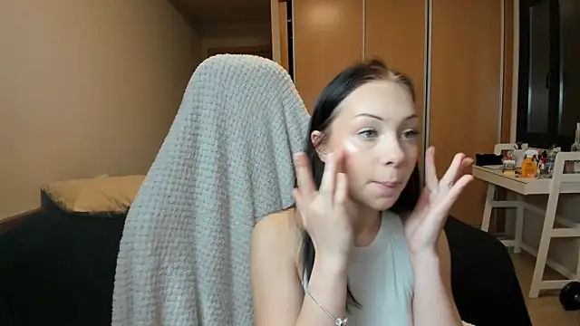 Snapshot of AlexaRayJoel chatting on 04/10/26, 07:37 AlexaRayJoel online show from 04/10/26, 07:37