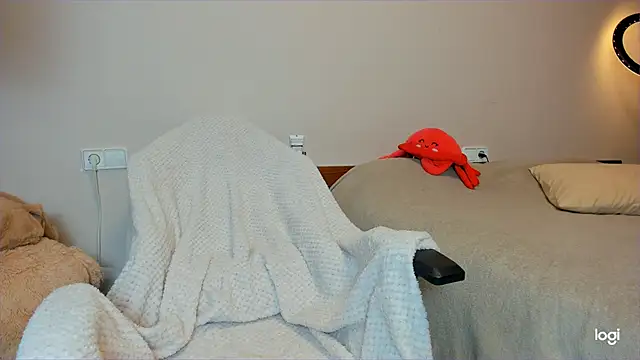 Snapshot of AlexaRayJoel chatting on 03/27/26, 08:26 AlexaRayJoel online show from 03/27/26, 08:26