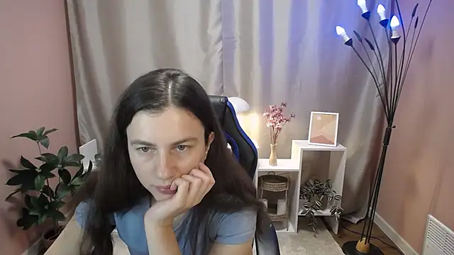 Snapshot of MistyBree chatting on 06/11/26, 08:00 MistyBree online show from 06/11/26, 08:00