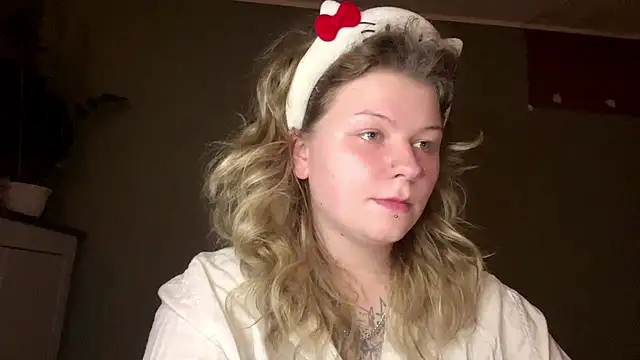 YoungAlina online show from 04/21/26, 08:48