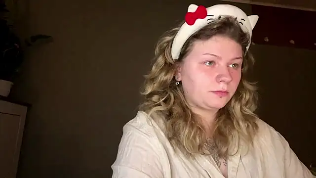 YoungAlina online show from 04/15/26, 10:32