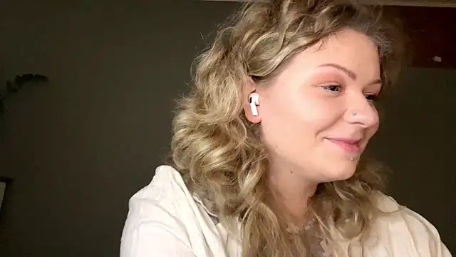 YoungAlina online show from 03/19/26, 01:00