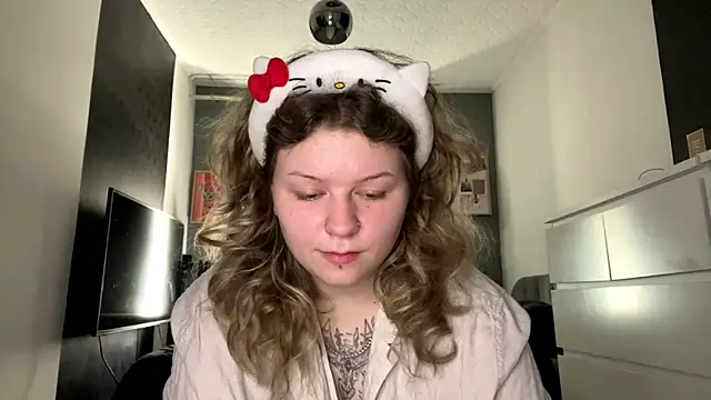 YoungAlina online show from 04/18/26, 10:39