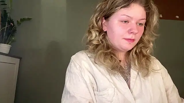 YoungAlina online show from 04/15/26, 01:15