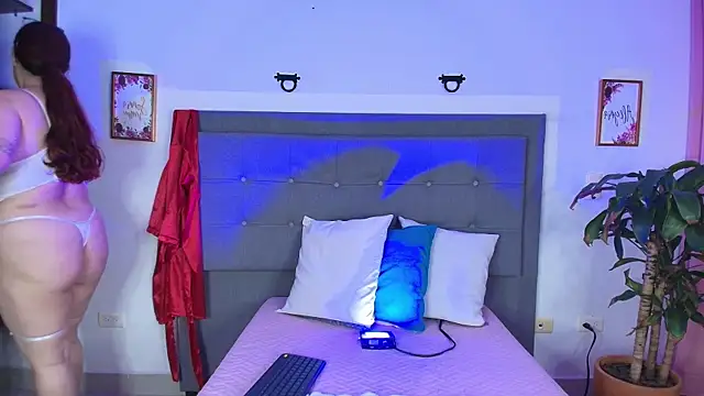 Kiara noirr online show from 04/25/26, 11:24