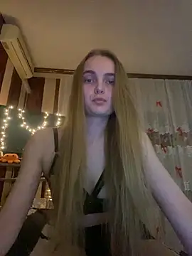 LunaVey online show from 05/12/26, 06:36
