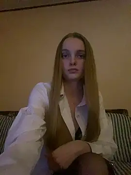 LunaVey online show from 03/25/26, 06:51