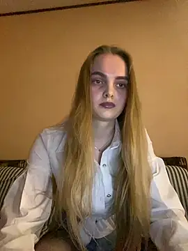 LunaVey online show from 03/29/26, 05:03