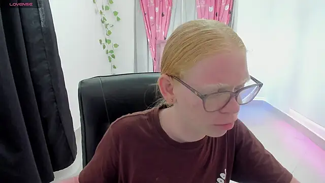 Albingirl online show from 04/11/26, 08:34