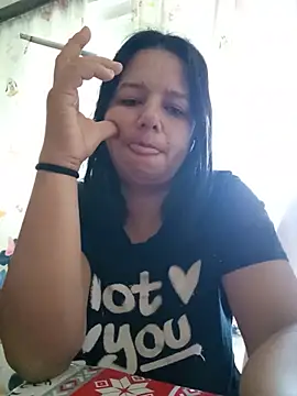 Snapshot of roxana_e43 chatting on 07/05/26, 06:20 roxana e43 online show from 07/05/26, 06:20