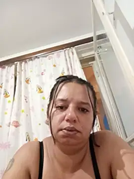 Snapshot of roxana_e43 chatting on 07/10/26, 06:41 roxana e43 online show from 07/10/26, 06:41