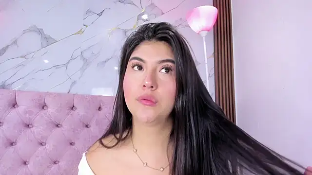 AbrilQuintana  online show from 05/27/26, 11:39
