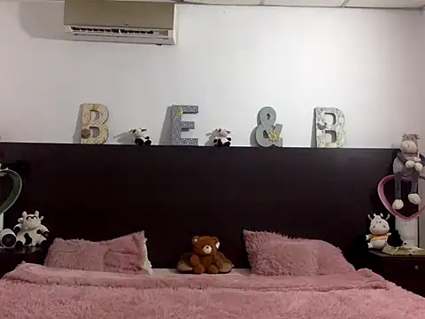 mommy-Milf online show from 03/10/26, 01:42