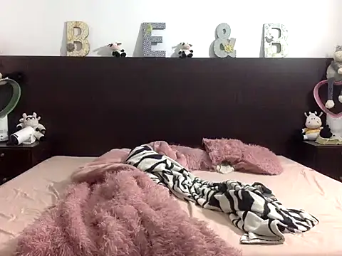 mommy-Milf online show from 03/25/26, 02:05