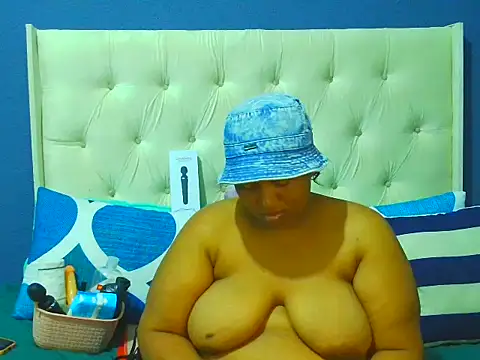 Snapshot of Cuddle_Zee chatting on 03/01/26, 09:37 Cuddle Zee online show from 03/01/26, 09:37