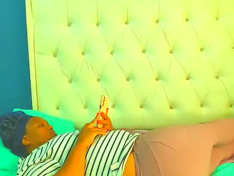 Cuddle Zee online show from 03/04/26, 12:24