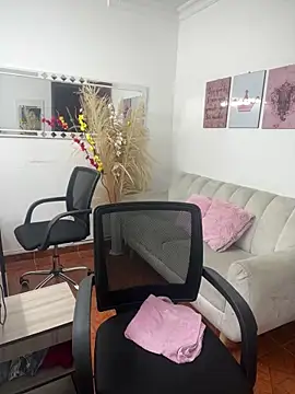 Emi rousse online show from 03/25/26, 12:15