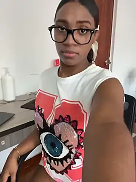 Emi rousse online show from 03/12/26, 12:42