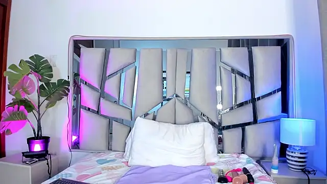 Snapshot of lucy_davies chatting on 03/02/26, 05:08 lucy davies online show from 03/02/26, 05:08