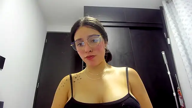Snapshot of Miranda-cambell chatting on 06/09/26, 12:22 Miranda-cambell online show from 06/09/26, 12:22