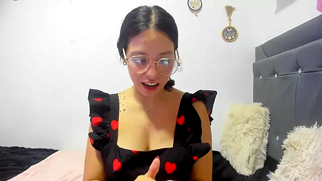 Snapshot of Miranda-cambell chatting on 07/14/26, 11:33 Miranda-cambell online show from 07/14/26, 11:33