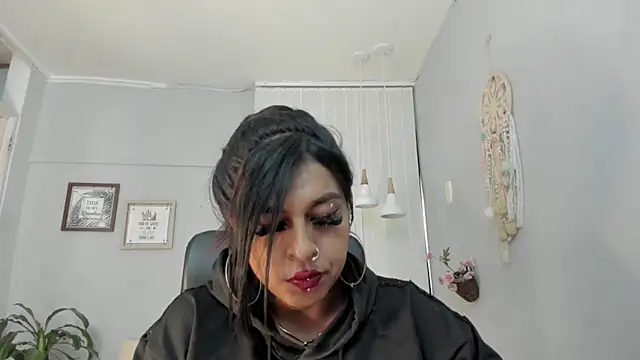 Nahomy Collins  online show from 03/20/26, 07:37