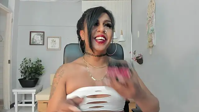 Nahomy Collins  online show from 03/28/26, 07:15