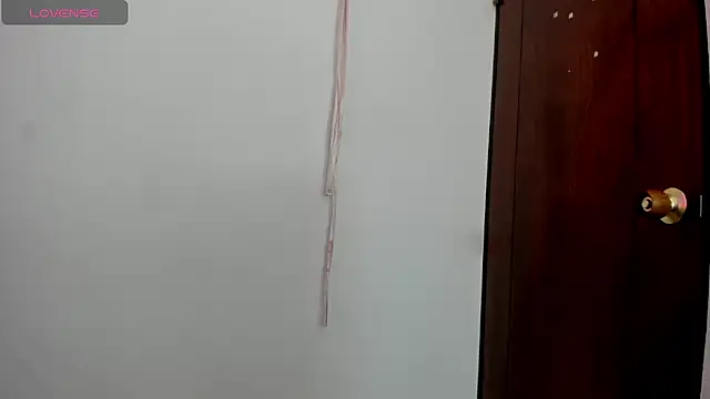 Nahomy Collins  online show from 04/26/26, 02:20