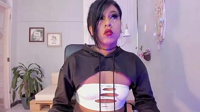 Nahomy Collins  online show from 03/23/26, 07:25