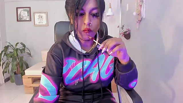 Nahomy Collins  online show from 03/18/26, 07:48