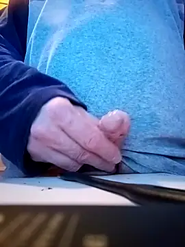 Snapshot of danyelC2 chatting on 03/19/26, 10:43 danyelC2 online show from 03/19/26, 10:43