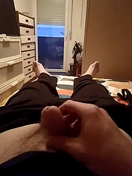 Snapshot of danyelC2 chatting on 04/12/26, 06:33 danyelC2 online show from 04/12/26, 06:33