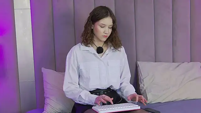 AriaAlves online show from 04/09/26, 05:30