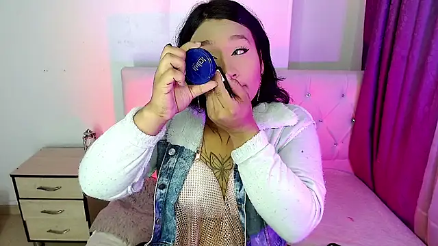 Snapshot of isadoraqueeen chatting on 04/15/26, 07:40 isadoraqueeen online show from 04/15/26, 07:40