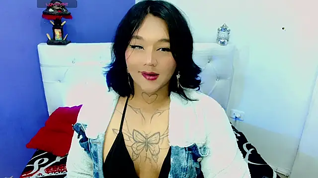 Snapshot of isadoraqueeen chatting on 03/02/26, 01:17 isadoraqueeen online show from 03/02/26, 01:17