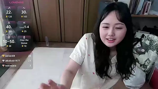 Snapshot of ri_r chatting on 04/11/26, 04:31 ri r online show from 04/11/26, 04:31