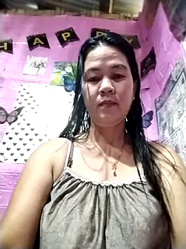 Snapshot of sweet_lyn2025 chatting on 04/22/26, 01:01 sweet lyn2025 online show from 04/22/26, 01:01