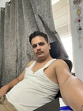 Snapshot of the_guy_u_desire chatting on 07/18/26, 10:46 the guy u desire online show from 07/18/26, 10:46