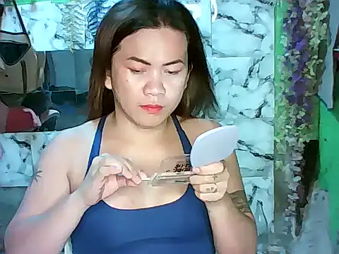 Snapshot of ur_lovelychen chatting on 04/13/26, 09:35 ur lovelychen online show from 04/13/26, 09:35