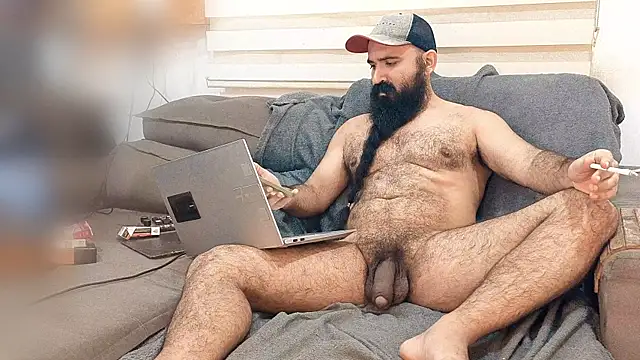 Snapshot of Barba_Negra_Fumador chatting on 05/19/26, 02:35 Barba Negra Fumador online show from 05/19/26, 02:35