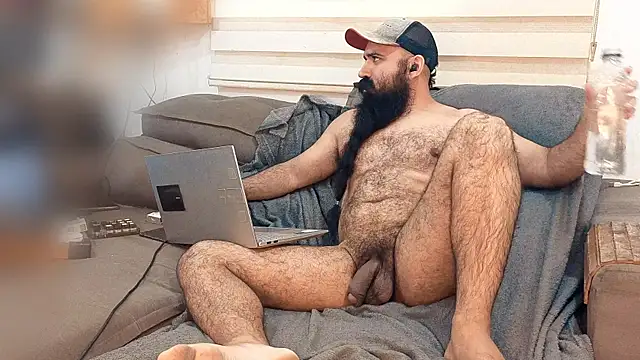 Snapshot of Barba_Negra_Fumador chatting on 05/18/26, 03:06 Barba Negra Fumador online show from 05/18/26, 03:06